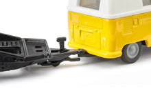 Afbeelding in Gallery-weergave laden, SIKU 2567 - VW T1 met aanhanger en VW kever