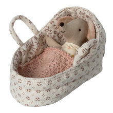 Afbeelding in Gallery-weergave laden, Maileg reiswieg draagmand voor baby muis 11-3402-00