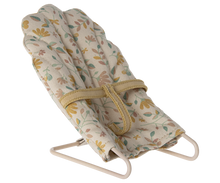 Afbeelding in Gallery-weergave laden, Maileg babysitter relax wipstoeltje micro 11-4402-00
