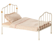 Afbeelding in Gallery-weergave laden, Maileg Vintage bed muis off white (dubbel bed) 11-5124-00