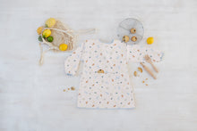 Afbeelding in Gallery-weergave laden, Kinderschildershort Lässig Happy Fruits pastel lila