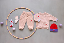 Afbeelding in Gallery-weergave laden, Lässig Kids Sweater GOTS Heart rose smoke - maat 110/116
