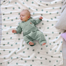 Afbeelding in Gallery-weergave laden, Lässig romper pyjama / kruippakje GOTS granietgroen - maat 50/56