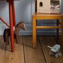 Afbeelding in Gallery-weergave laden, Maileg knuffel Pony met zadel bruin 16-3930-00

