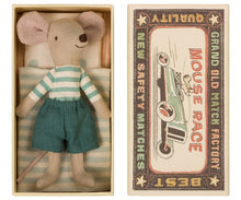 Afbeelding in Gallery-weergave laden, Maileg grote broer muis in luciferdoosje 16-8733-01