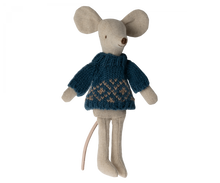 Afbeelding in Gallery-weergave laden, Maileg gebreide sweater vader muis 17-3309-01
