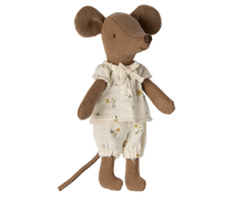 Afbeelding in Gallery-weergave laden, Maileg grote zus muis bruin in luciferdoosje 17-4200-00