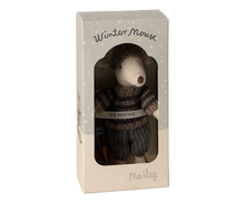 Afbeelding in Gallery-weergave laden, Maileg winter muis met ski set - grote broer muis grijs 17-4211-00