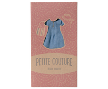 Afbeelding in Gallery-weergave laden, Maileg kledij voor mama muis, denim jurk en tas 17-5309-00