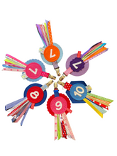 Afbeelding in Gallery-weergave laden, Roebie verjaardagsbadge cijfer 7 - paars