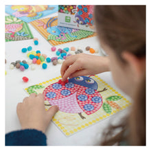 Afbeelding in Gallery-weergave laden, PlayMais Mosaic kaarten versieren Insecten - set 6 stuks