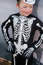 Afbeelding in Gallery-weergave laden, Great Pretenders Glow In The Dark Skelet, shirt - broek - masker, maat 5-6 jaar