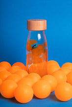 Afbeelding in Gallery-weergave laden, Petit Boum – Sensorische fles - geluidfles Picasso Doktersvis