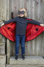 Afbeelding in Gallery-weergave laden, Great Pretenders omkeerbare Spider Bat Cape en masker maat 3-4 jaar - 55270
