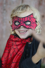 Afbeelding in Gallery-weergave laden, Great Pretenders omkeerbare Spider Bat Cape en masker maat 3-4 jaar - 55270