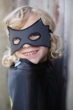Afbeelding in Gallery-weergave laden, Great Pretenders omkeerbare Spider Bat Cape en masker maat 3-4 jaar - 55270