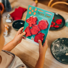 Afbeelding in Gallery-weergave laden, Legami Cookie time! - 5 cookie cutters with stamps - Christmas