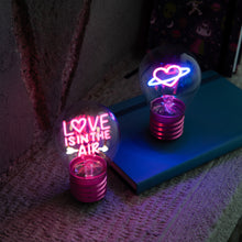 Afbeelding in Gallery-weergave laden, Legami Valentijn - Decorative lightbulb - Love is in the Air - Bulb Fiction