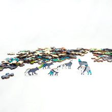 Afbeelding in Gallery-weergave laden, Eureka 2D Rainbow houten puzzel Wolf - 180 stukjes