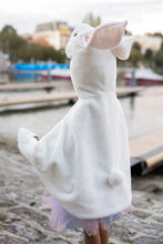 Afbeelding in Gallery-weergave laden, Great Pretenders Bunny Cuddle Cape, Konijn cape / 4-6 jaar / 50315
