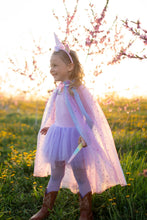 Afbeelding in Gallery-weergave laden, Great Pretenders Rainbow Unicorn cape met haarband, maat 4/6 jaar - 51425