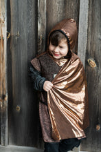 Afbeelding in Gallery-weergave laden, Great Pretenders Brilliant Copper Ridder tuniek met cape, maat 9/10 jaar