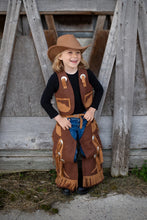Afbeelding in Gallery-weergave laden, Great Pretenders Cowboyvest met chaps en hoed, maat 7-8 jaar