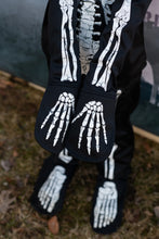 Afbeelding in Gallery-weergave laden, Great Pretenders Glow In The Dark Skelet, shirt - broek - masker, maat 5-6 jaar