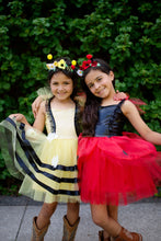 Afbeelding in Gallery-weergave laden, Great Pretenders Hommeljurk met bijpassende hoofdband, maat 5-6 jaar