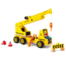 Afbeelding in Gallery-weergave laden, Hape Toys - Mobile Crane, grote mobiele kraan - E3083