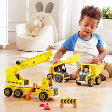Afbeelding in Gallery-weergave laden, Hape Toys - Mobile Crane, grote mobiele kraan - E3083