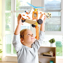 Afbeelding in Gallery-weergave laden, Hape Toys - To the Rescue Helicopter Set - E3092