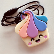 Afbeelding in Gallery-weergave laden, Jellystone Designs kauwsieraden - Kauwhanger Cupcake Pastel
