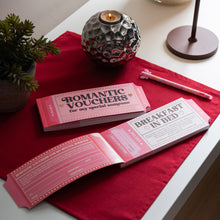 Afbeelding in Gallery-weergave laden, Legami Valentijn - Boek met 24 romantische cadeaubonnen / Romantic vouchers (Engels)