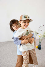 Afbeelding in Gallery-weergave laden, Lässig Kids skater cap Happy light khaki/caramel - maat 1-2 jaar