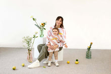 Afbeelding in Gallery-weergave laden, Lässig Kids sweater GOTS Happy milky/peach - maat 110/116, 4-6 jaar