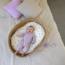 Afbeelding in Gallery-weergave laden, Lässig romper pyjama / kruippakje GOTS pastel lila - maat 62/68