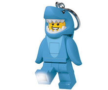 Afbeelding in Gallery-weergave laden, Lego Key Light Shark Guy - haai sleutelhanger met licht