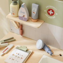 Afbeelding in Gallery-weergave laden, Little Dutch houten dierenarts praktijk speelset - LD2546