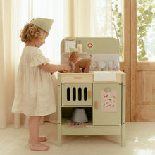 Afbeelding in Gallery-weergave laden, Little Dutch houten dierenarts praktijk speelset - LD2546
