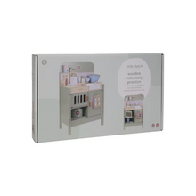 Afbeelding in Gallery-weergave laden, Little Dutch houten dierenarts praktijk speelset - LD2546