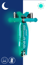 Afbeelding in Gallery-weergave laden, Micro Step Maxi Deluxe Glow LED Plus - 3-wiel kinderstep - Aqua Mint
