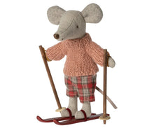 Afbeelding in Gallery-weergave laden, Maileg Winter ski muis grote zus met skiset 17-3211-00