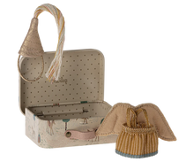 Afbeelding in Gallery-weergave laden, Maileg Feeënkleding in koffer, kleine zus muis 17-4102-00