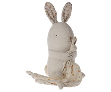 Afbeelding in Gallery-weergave laden, Maileg Lullaby friends muziekdoosje Bunny Nature 32 cm 16-4970-01