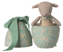 Afbeelding in Gallery-weergave laden, Maileg Paasei met mini-lammetje, klein - Dusty Mint 18-6202-01