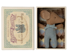Afbeelding in Gallery-weergave laden, Maileg Sleepy wakey baby muis in luciferdoosje Blauw 17-4001-00