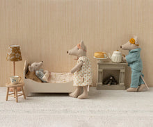 Afbeelding in Gallery-weergave laden, Maileg bed voor muis off white 11-5004-00
