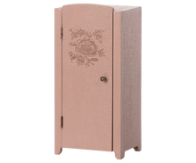 Afbeelding in Gallery-weergave laden, Maileg miniatuur kast licht roze 11-1009-03