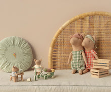 Afbeelding in Gallery-weergave laden, Maileg varken Big jongen 34 cm 16-4981-00